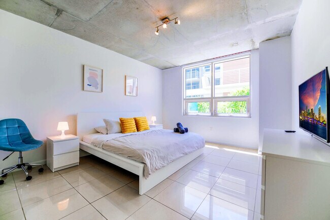 Midblock unit FL5-ID1022232P, Miami, FL 33137 - photo 2