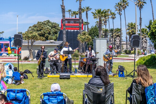 Locals enjoy one of the many outdoor concerts that Oxnard has to offer.