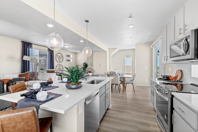 336 N Broadway Dr, Saratoga Springs, UT 84045 - photo 7