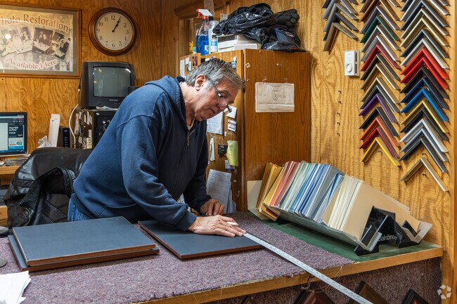 Valley Gallery & Gifts does custom framing in the Limestone neighborhood.