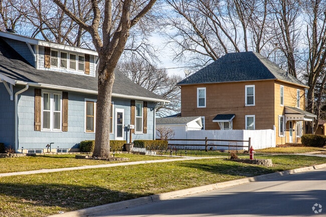 Around the Simpson College area, older, well-maintained homes show off their unique styles.