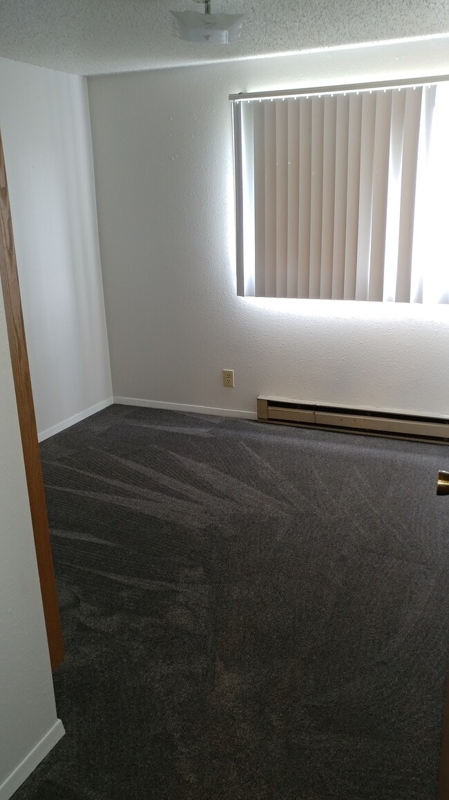 Williston Estates, Williston, ND 58801 - photo 4