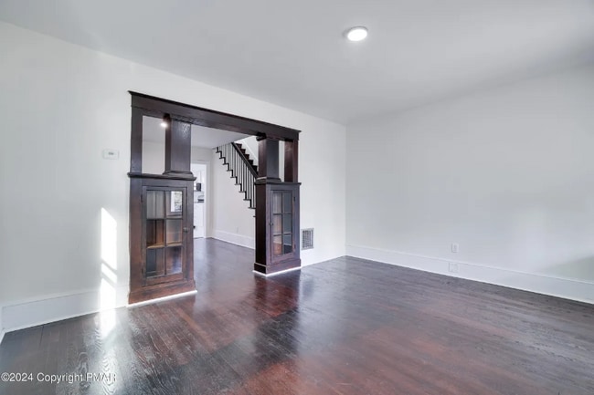 510 Brown St unit (510), Stroudsburg, PA 18360 - photo 3