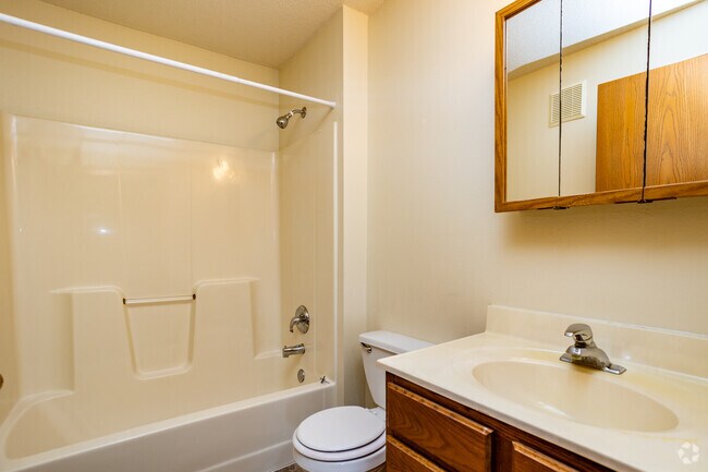 2BR, 1BA - 1,013SF - Bathroom