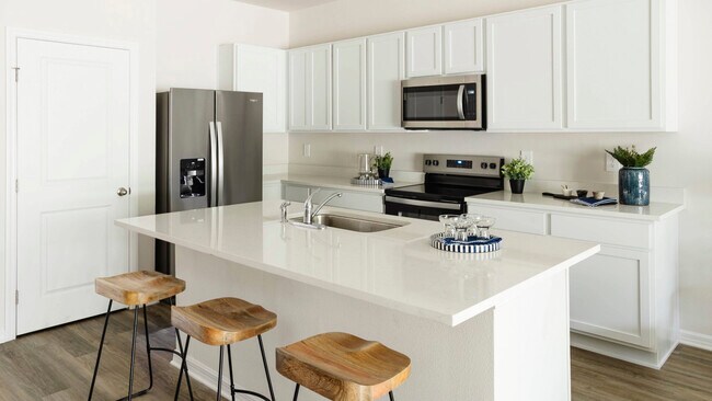 11807 Davis Dr, Largo, FL 33774 - photo 5