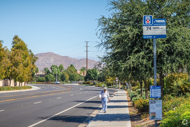Find convenient public transportation in Menifee Lakes.