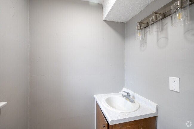 Clarisa Properties, Omaha, NE 68105 - photo 6