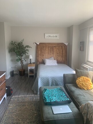 11820 Edgewater Dr Unit 323, Lakewood, OH 44107