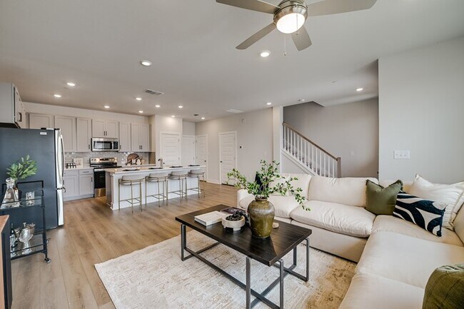 517 Emory Crossing Blvd, Hutto, TX 78634 - photo 7