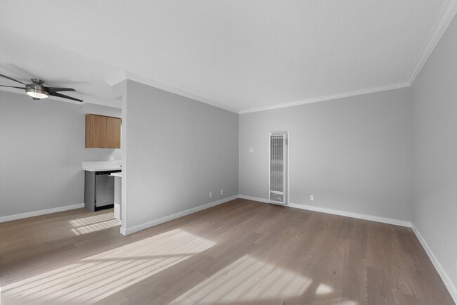 Four Seasons Apartments, Paramount, CA 90723 - photo 7