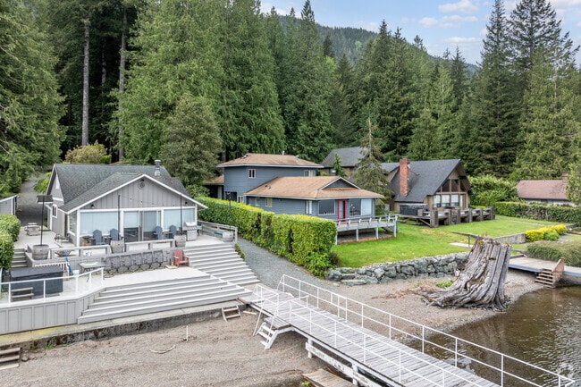 Waterfront properties are a popular choice in the Lake Cavanaugh neighborhood.