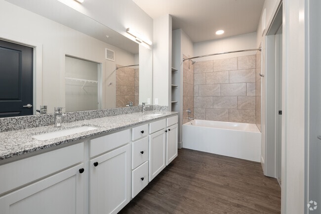 3BR, 2BA - 1,167SF - Primary Bathroom