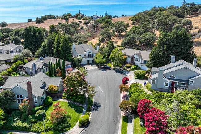 The south part of Coventry Manor has 1990s new traditional houses on a cul-de-sac.