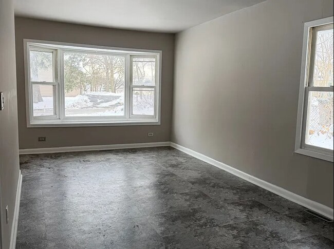 24684 W Lake Shore Dr, Round Lake Beach, IL 60073 - photo 4