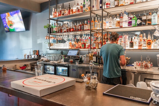 Spankey's Una Cafe is the perfect place to enjoy a cocktail and a delicious thin crust pizza.