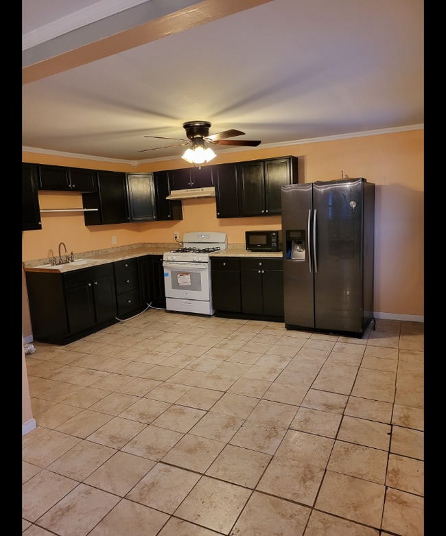 107 Canaan St Unit 2, Carbondale, PA 18407