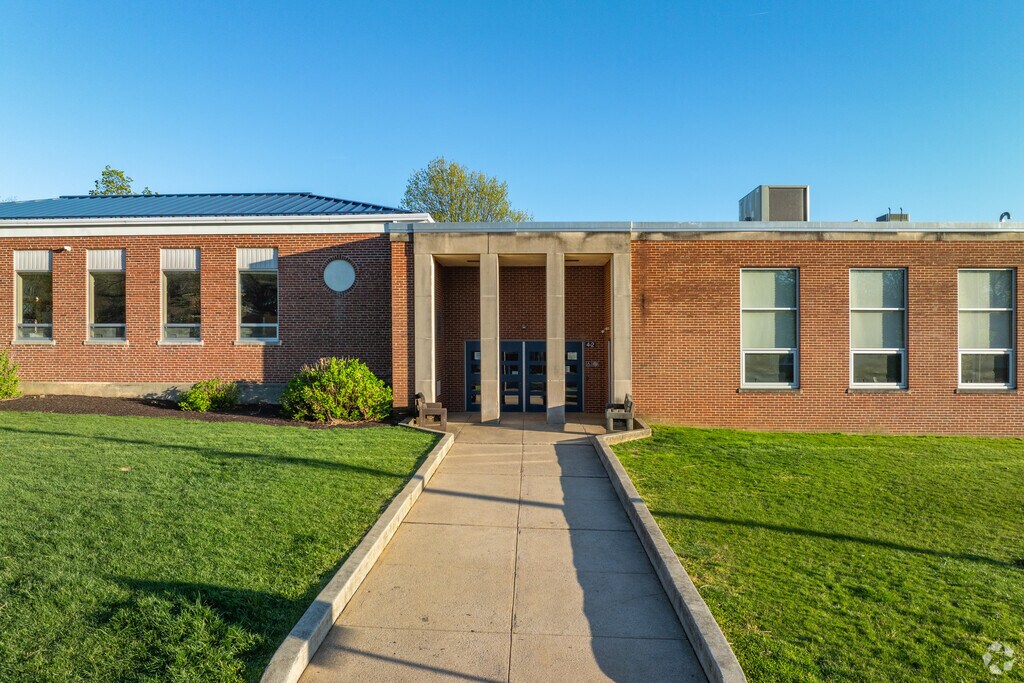 Hoover Elementary School received an overall grade of B+ from Niche.