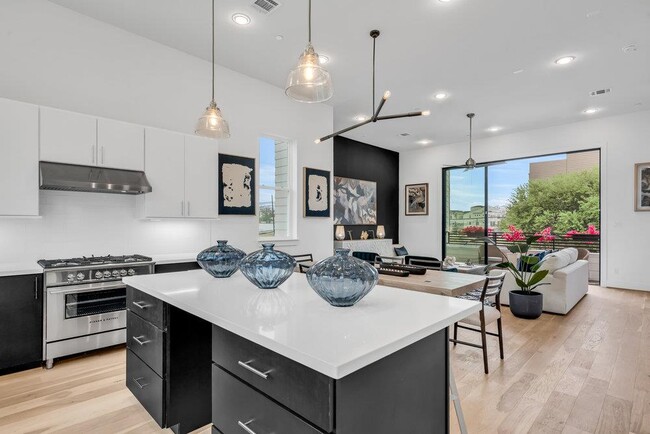 2414 Canal St unit D, Houston, TX 77003 - photo 7