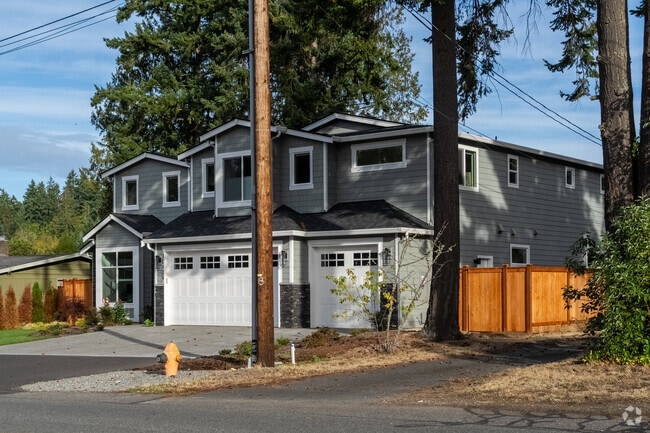 Contemporaries and traditional homes are some of the most common in Sherwood Forest.