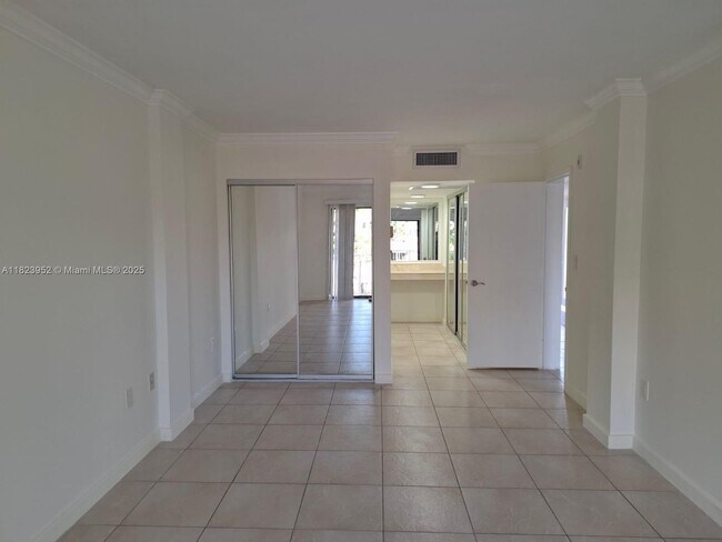 1650 NE 115th St unit 209, Miami, FL 33181 - photo 7