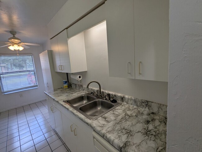 3600 SW 23rd St unit 21, Gainesville, FL 32608 - photo 4