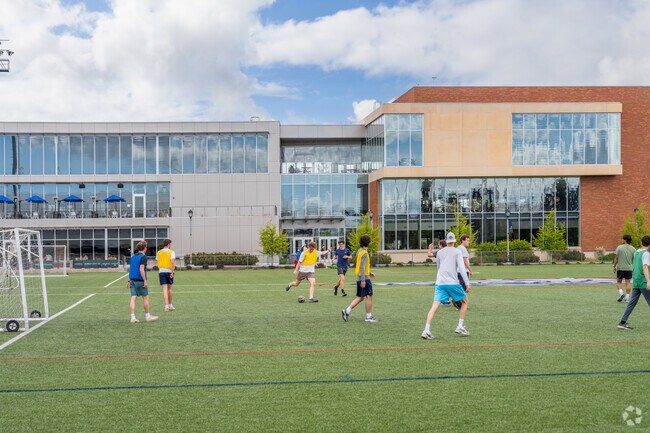Lots of students that go to Gonzaga live in the Logan neighborhood.