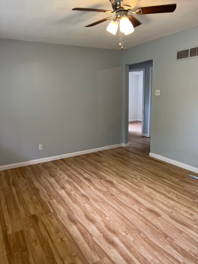 1112 Chargene St, Saint Charles, MO 63301 - photo 4