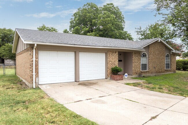 In Everman, traditional ranch-style homes with gabled roofs are commonplace.