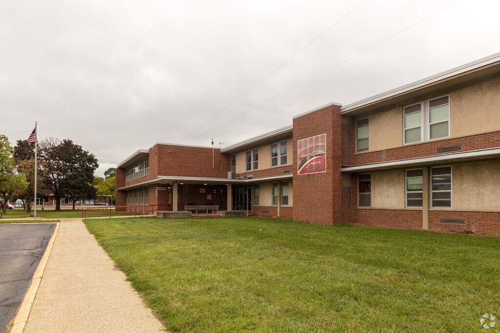 Willowcreek Middle School provides education in the neighborhood of 
Portage.