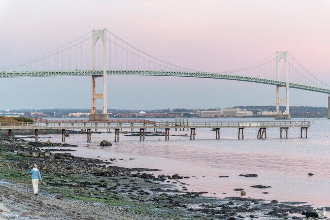 The Newport Bridge connects the island of Jamestown to nearby Newport via a short drive.