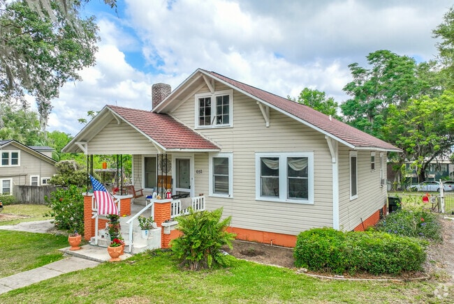 Historic homes dating back to the 1800s grace Downtown Clermont.