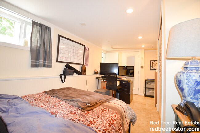 22 Cresthill Rd, Brighton, MA 02135 - photo 3