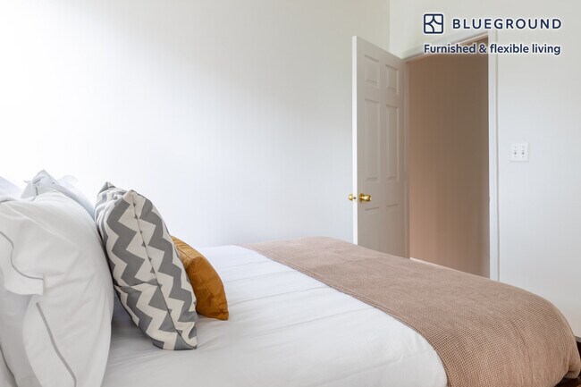 1826 Vernon St NW unit FL3-ID192, Washington, DC 20009 - photo 7