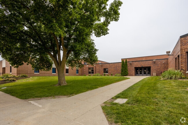 Bondurant-Farrar Middle School Entrance