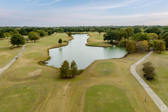 Opened in 2000, the course has a driving range and welcomes golfers of all skill levels.