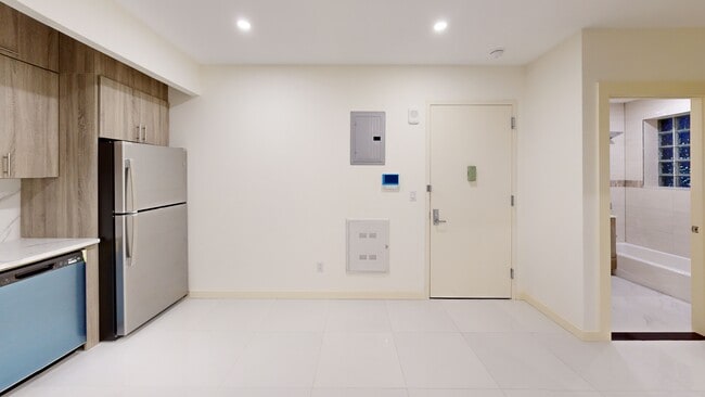 124-28 Queens Blvd unit 9D, Kew Gardens, NY 11415 - photo 2