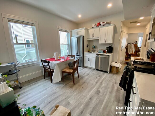 39 Goldsmith St unit 3, Jamaica Plain, MA 02130 - photo 5
