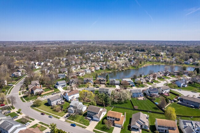 Woodside Green is a small neighborhood with lots of options for outdoor activities.