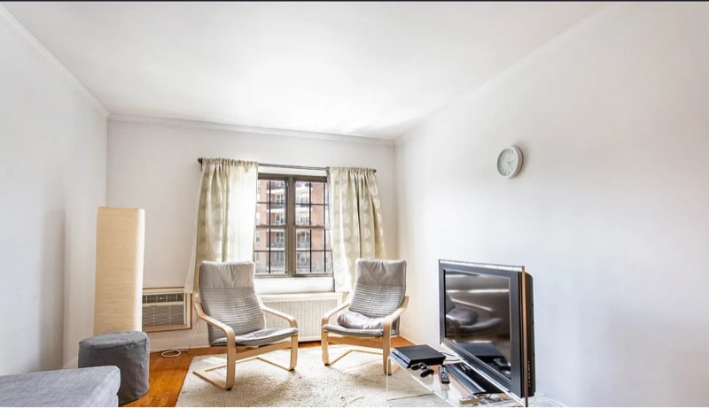 6507 Exeter St, Queens, NY 11375 - photo 1