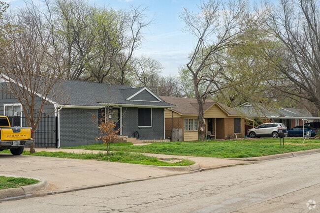Ranch style homes line the residential streets of Calloway Park.