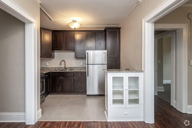 2BR, 1BA - 900SF - Kitchen