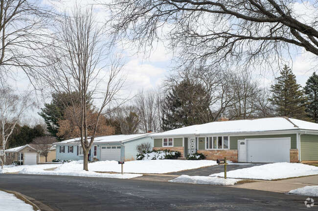 Single-story ranch houses are found in the Fox Ridge area of Middleton.