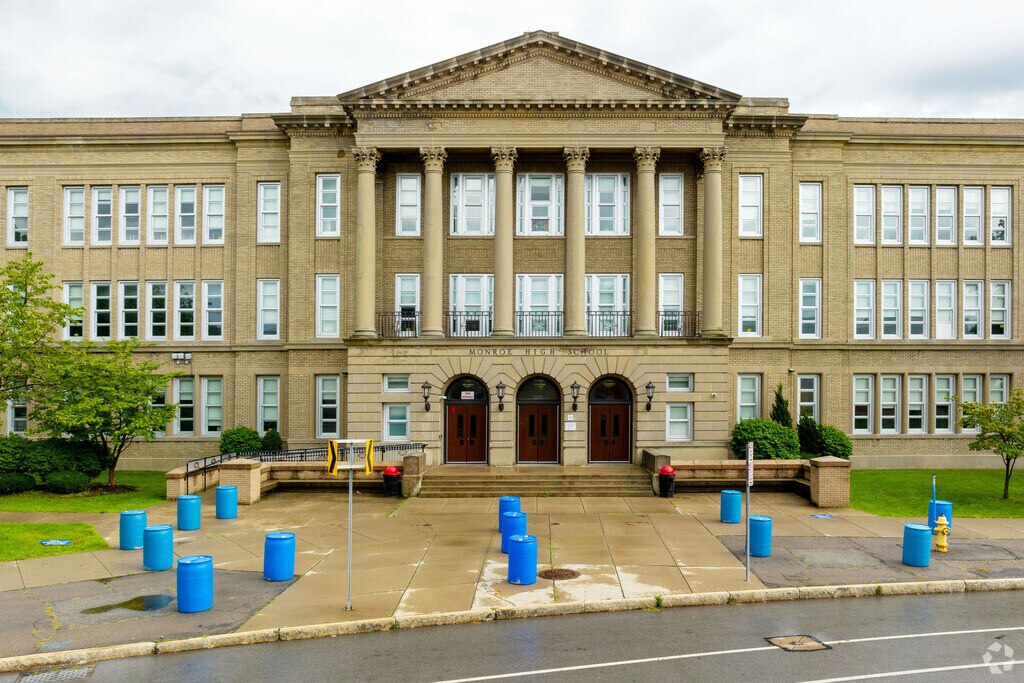 Main entrance to Monroe Lower School