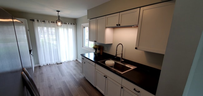 1576 Dundee Dr, Wheaton, IL 60189 - photo 5