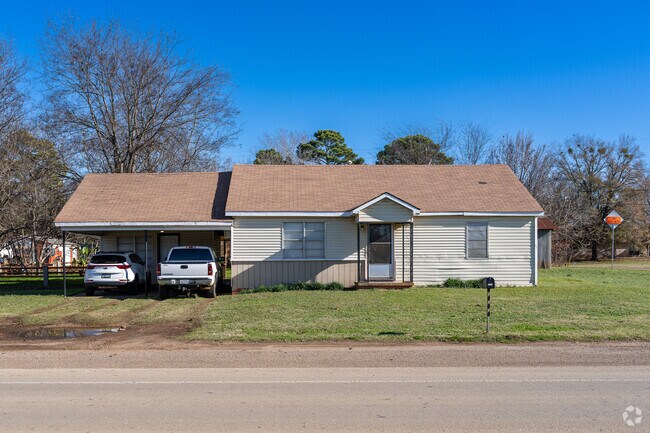 Historical craftsman homes can be found near in Bullard near the city center.
