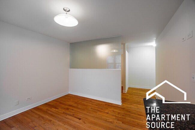 628 W Wrightwood Ave unit 311, Chicago, IL 60614 - photo 4