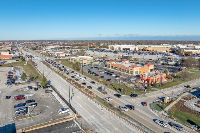 Silver Lake North residents have quick access to shopping and dining.