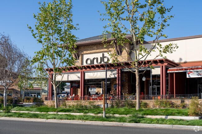 Mar Vista Heights residents grab food at modern spots like Grub.