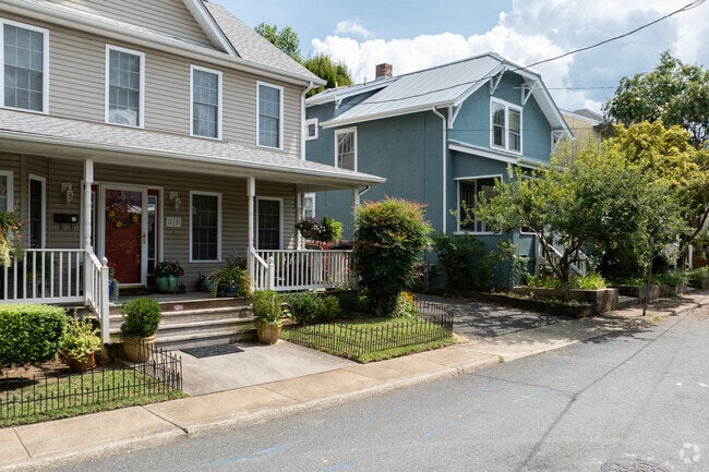 The cottages in Starr Hill are within desirable proximity to Main St and the Downtown Mall.