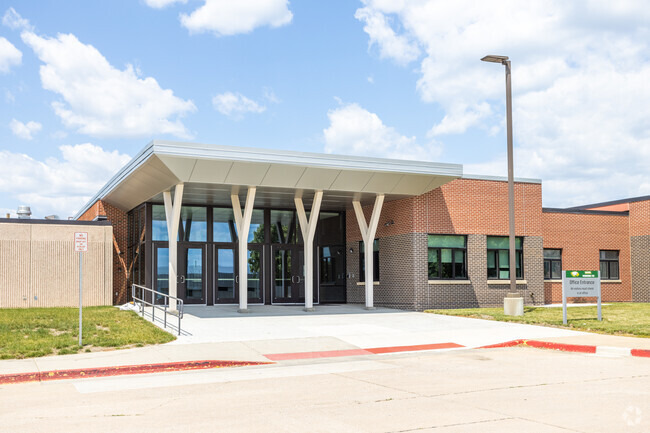 Woodside Middle School serves students K-8th grade.
